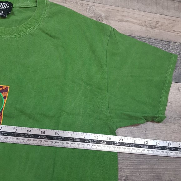 Urban Outfitters Mens  Peace Tee T Shirt Small Green Back Print Heavy Heart BNWT - Picture 7 of 11